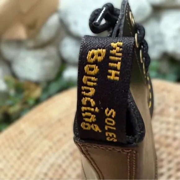 Dr. Martens 1460 Pascal Abruzzo
Boots. BNWT black classic boots. Size 7. - Picture 4 of 12